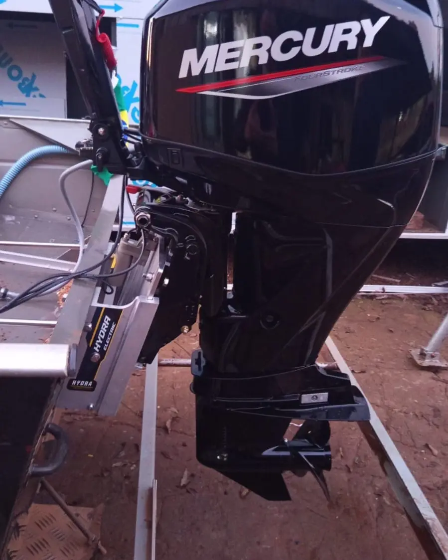 Jack Plate Hydra instalado em motor de popa — foto 8